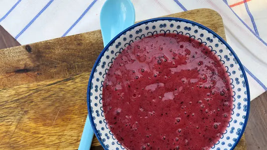 Banaan, aardbeien en blauwe bessen puree