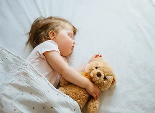 Dutje helpt baby bij leren