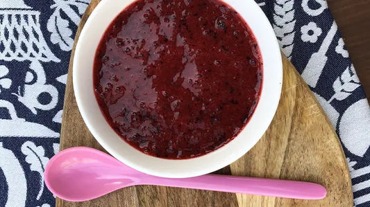Aardbeien en blauwe bessen puree