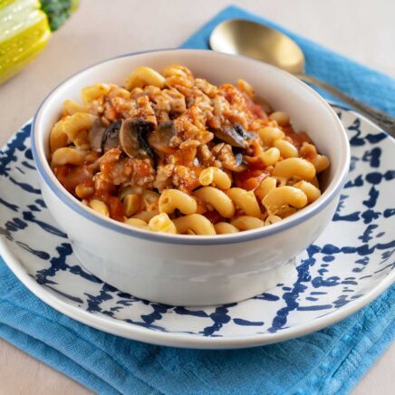 macaroni met tomatensaus en gehakt - recept voor babyvoeding