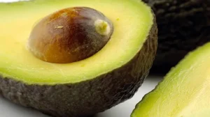 Babyvoeding maken met avocado