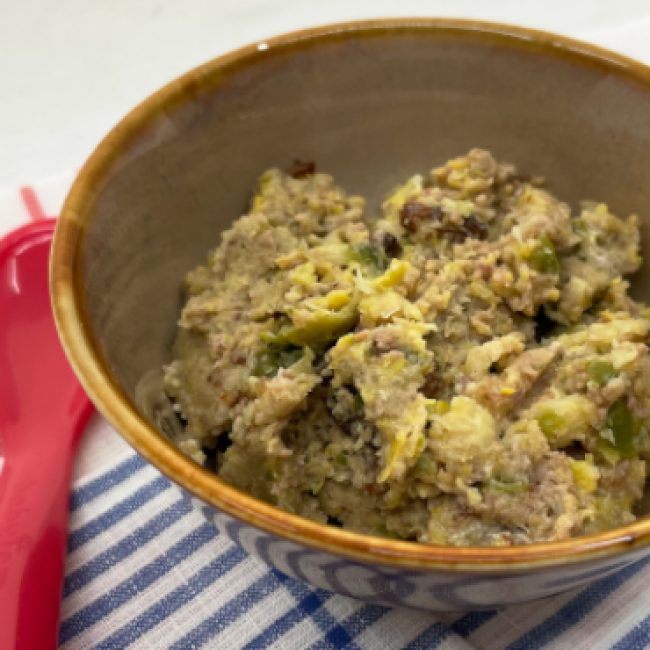 Spruitjes met gehakt en rozijntjes